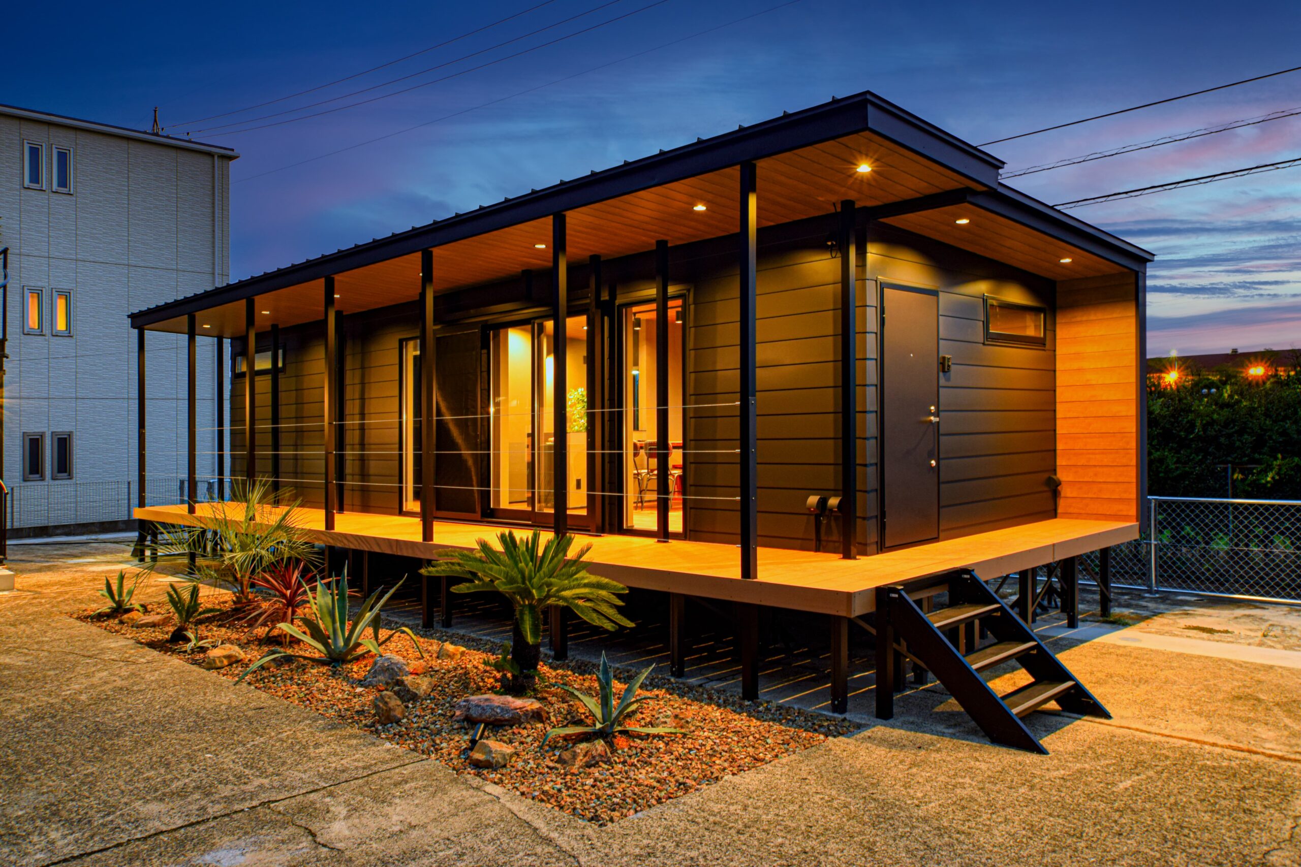 モダンデザインの極致。妥協なきディテールが宿る移動式邸宅写真